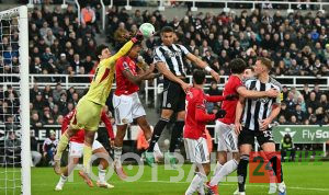 Неймовірна драма на Сент-Джеймс Парк: Ньюкасл у меншості зупинив МЮ на футбол24